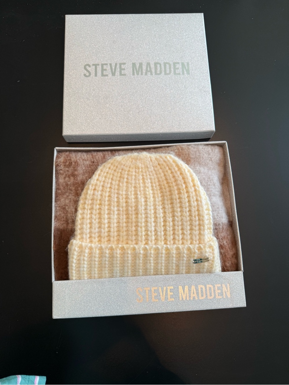 Steve Madden Cozy Knit Beanie & Colorblock Scarf Gift Set | NIB - Picture 5 of 8
